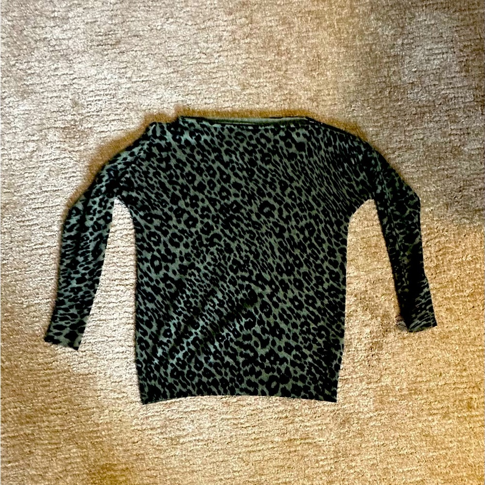 Le Superbe 100% cashmere sweater. Size small